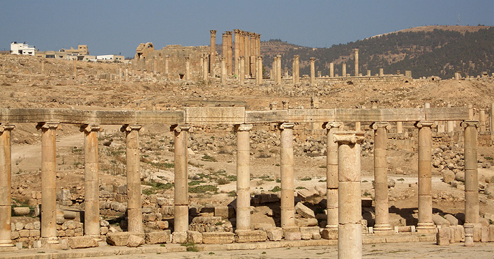 Ovales Forum und Artemis Tempel 